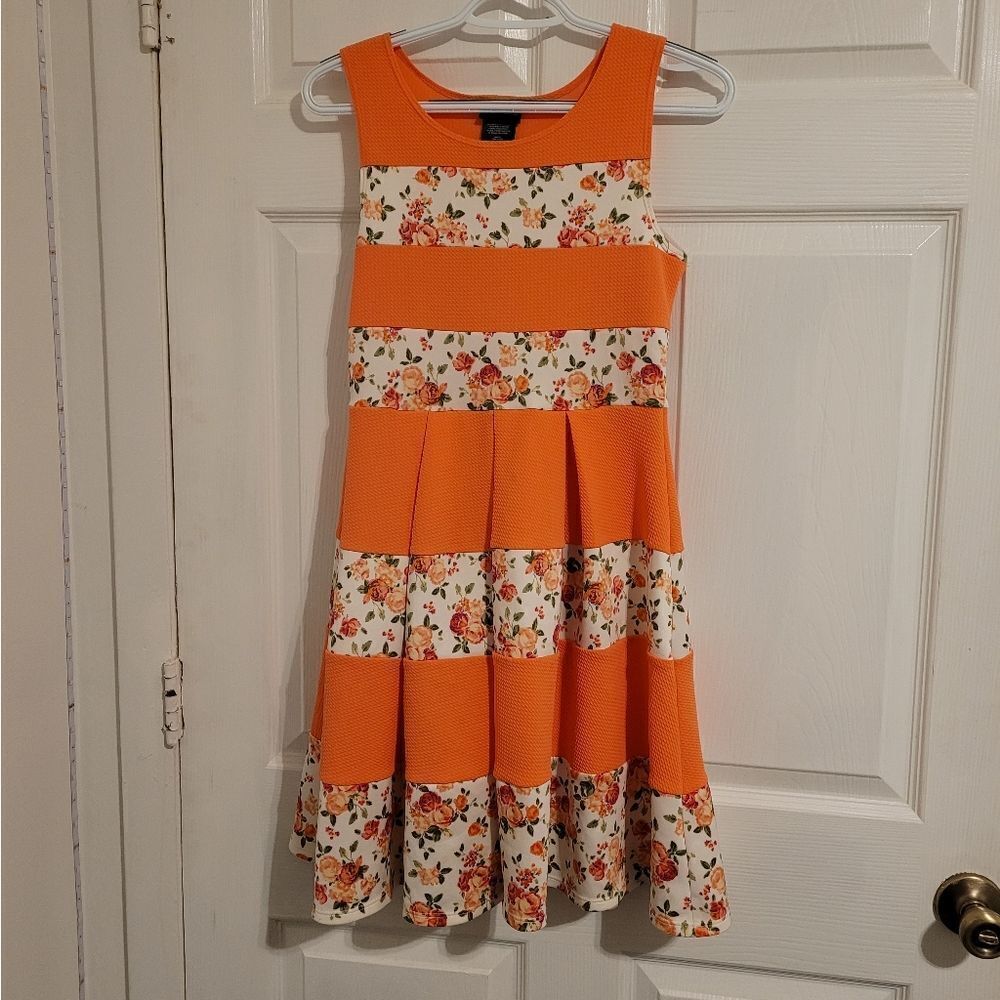 Paper doll coral floral dress‎